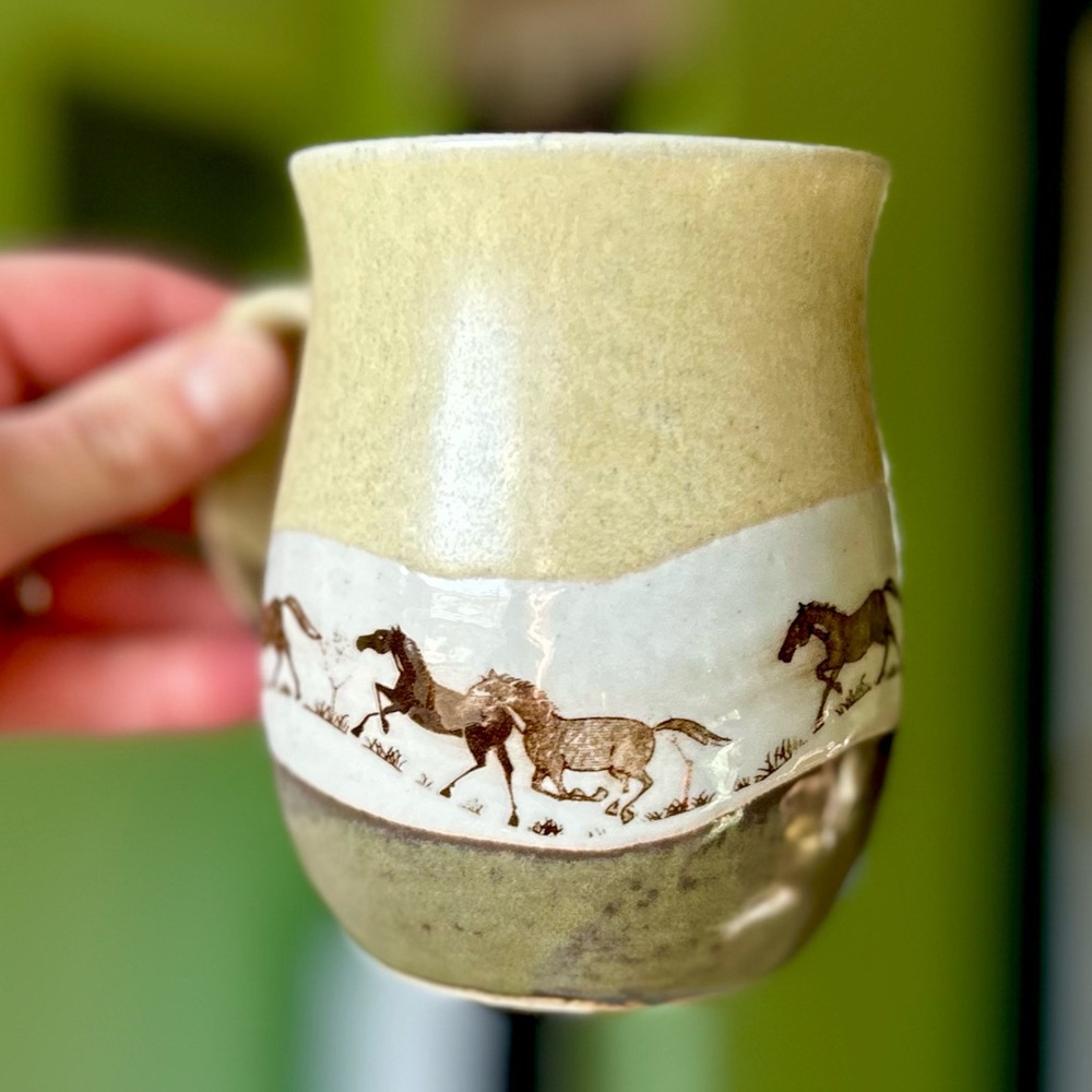 VTG Pottery Rustic Handmade Galloping Horses Western Kitchenware Dining Cup Mug - Picture 9 of 9